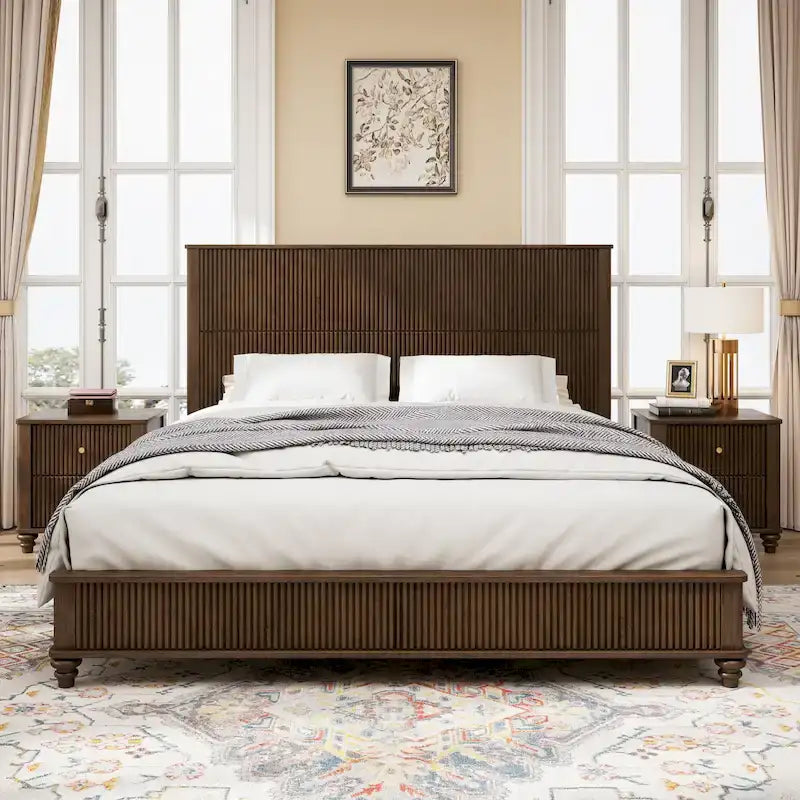 Cadre de lit en bois massif robuste avec tête de lit haute pour chambres élégantes